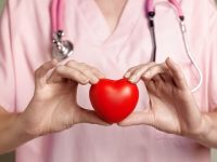 What’s the difference between cardiac arrest and a heart attack? Know the symptoms