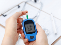 Diabetes symptoms in eyes: Spotting floaters, hazy vision can be signs of diabetic retinopathy
